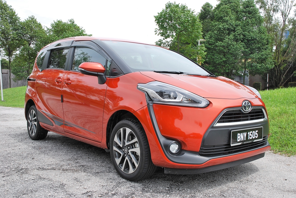 Toyota Sienta 1.5V - 38