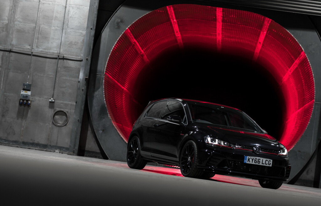 Volkswagen Golf GTI Edition 40 (4)