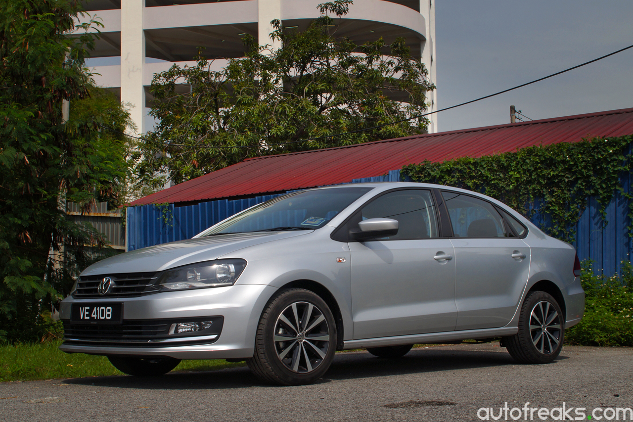 Volkswagen_Vento_Review_2016 (1)