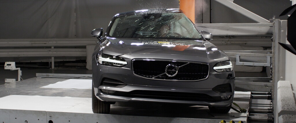 2017 Volvo S90 and V90 crash test (6)