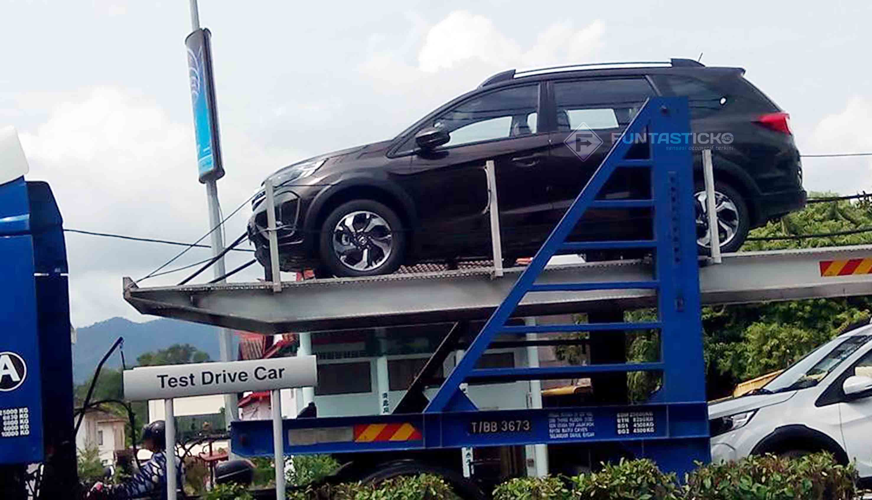 2017_Honda_BR-V_Spied_Showroom_2