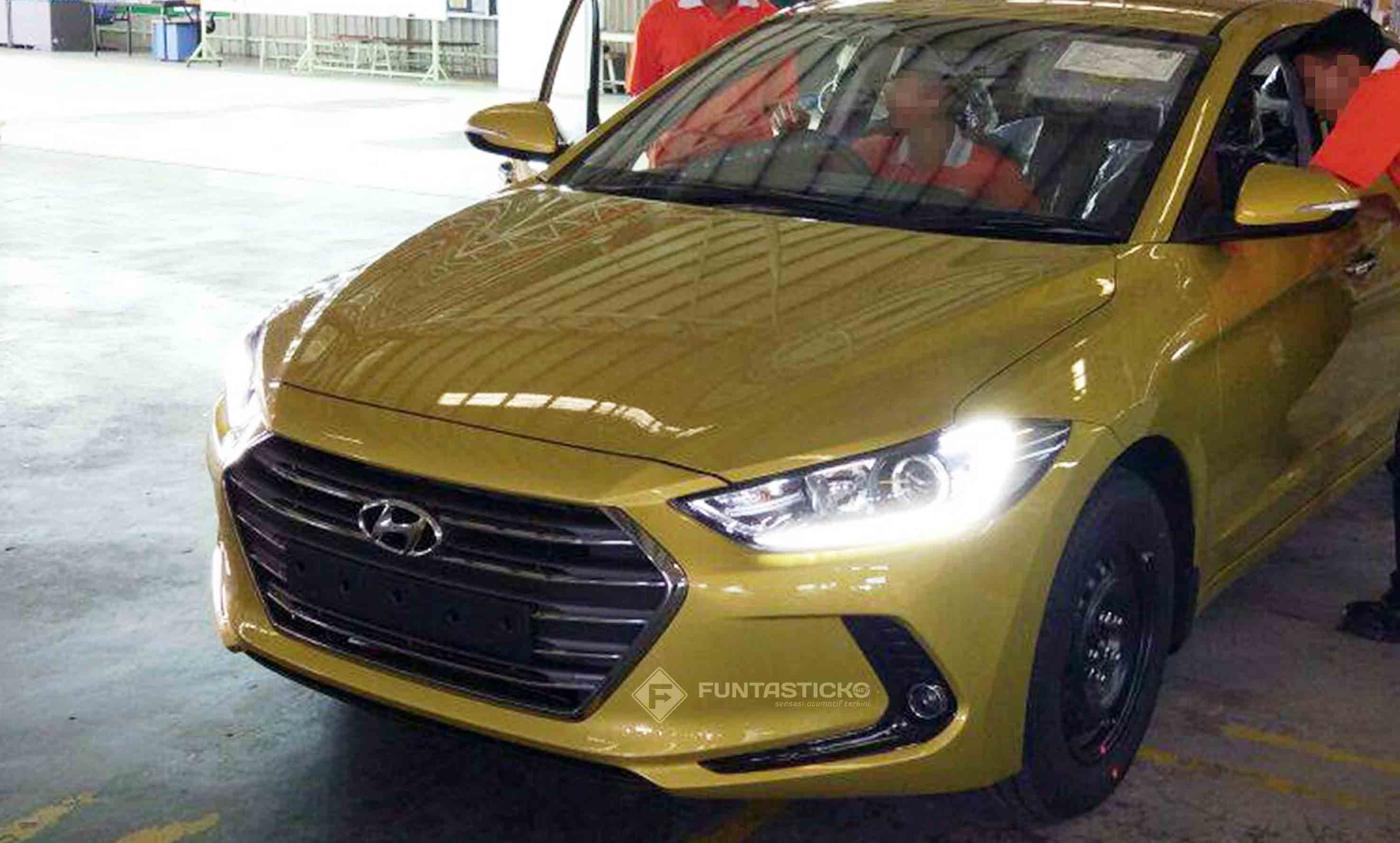 2017_Hyundai_Elantra_Leaked (1)