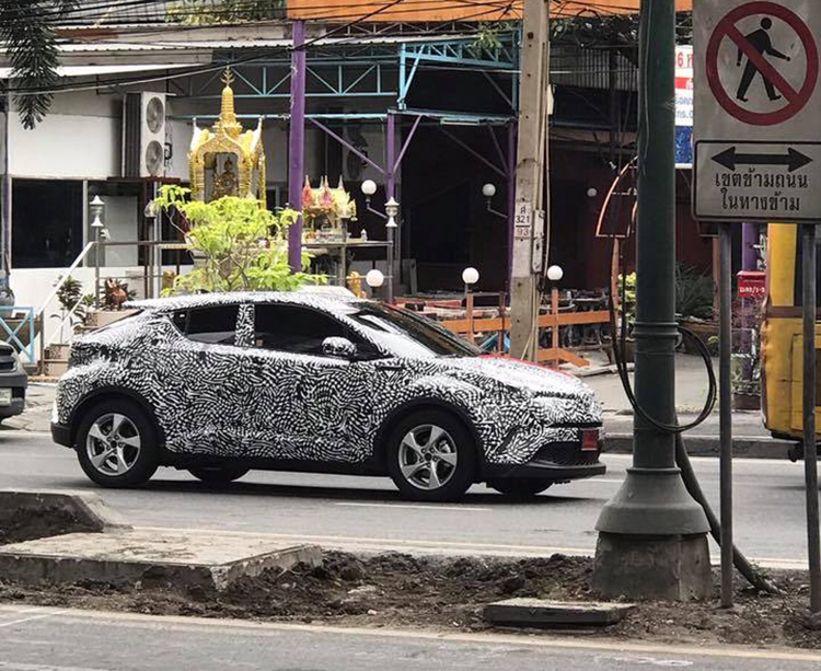 2017_Toyota_C-HR_Spied_Thailand_2